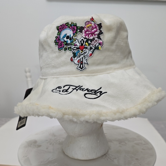 Ed Hardy Accessories - NWT Ed Hardy Women's Sherpa Fleece Bucket Hat Cream Floral Skull Cross